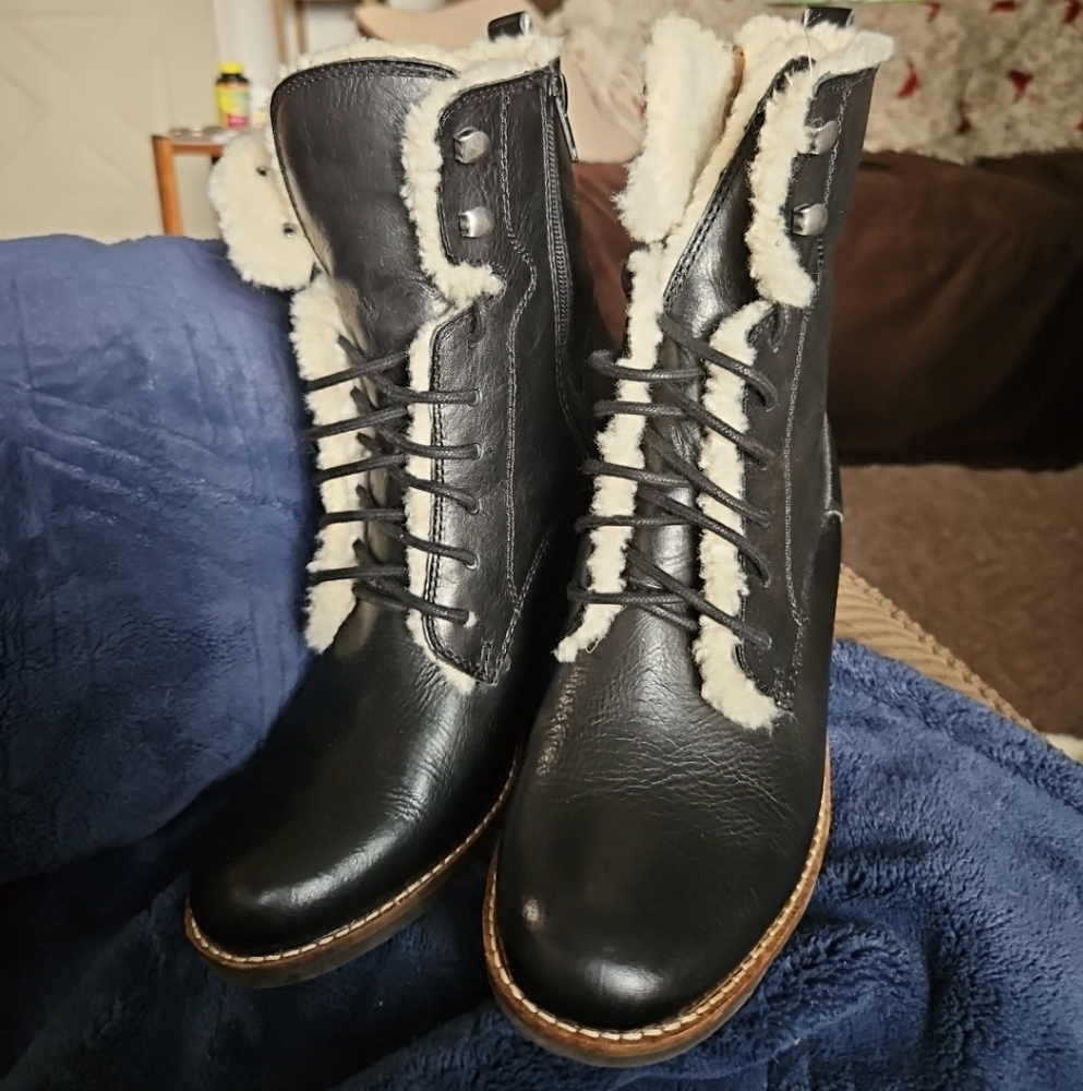 Lucky Brand Black Leather Fur-Lined Women's Boots